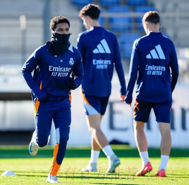 老佛爷亲临皇马训练场 观看训练&祝球员们好运 老佛爷亲临皇马训练场 观看训练&祝球员们好运