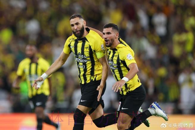 种种迹象表明本泽马将首发出战 其本人已准备就绪